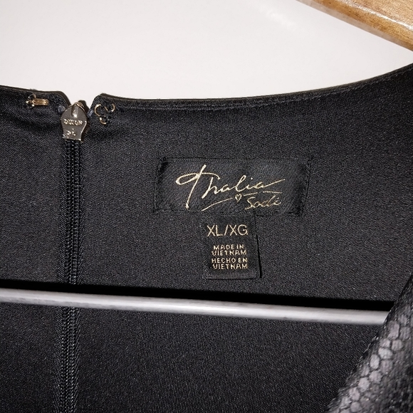 Faux leather like snake print dress - Picture 4 of 7